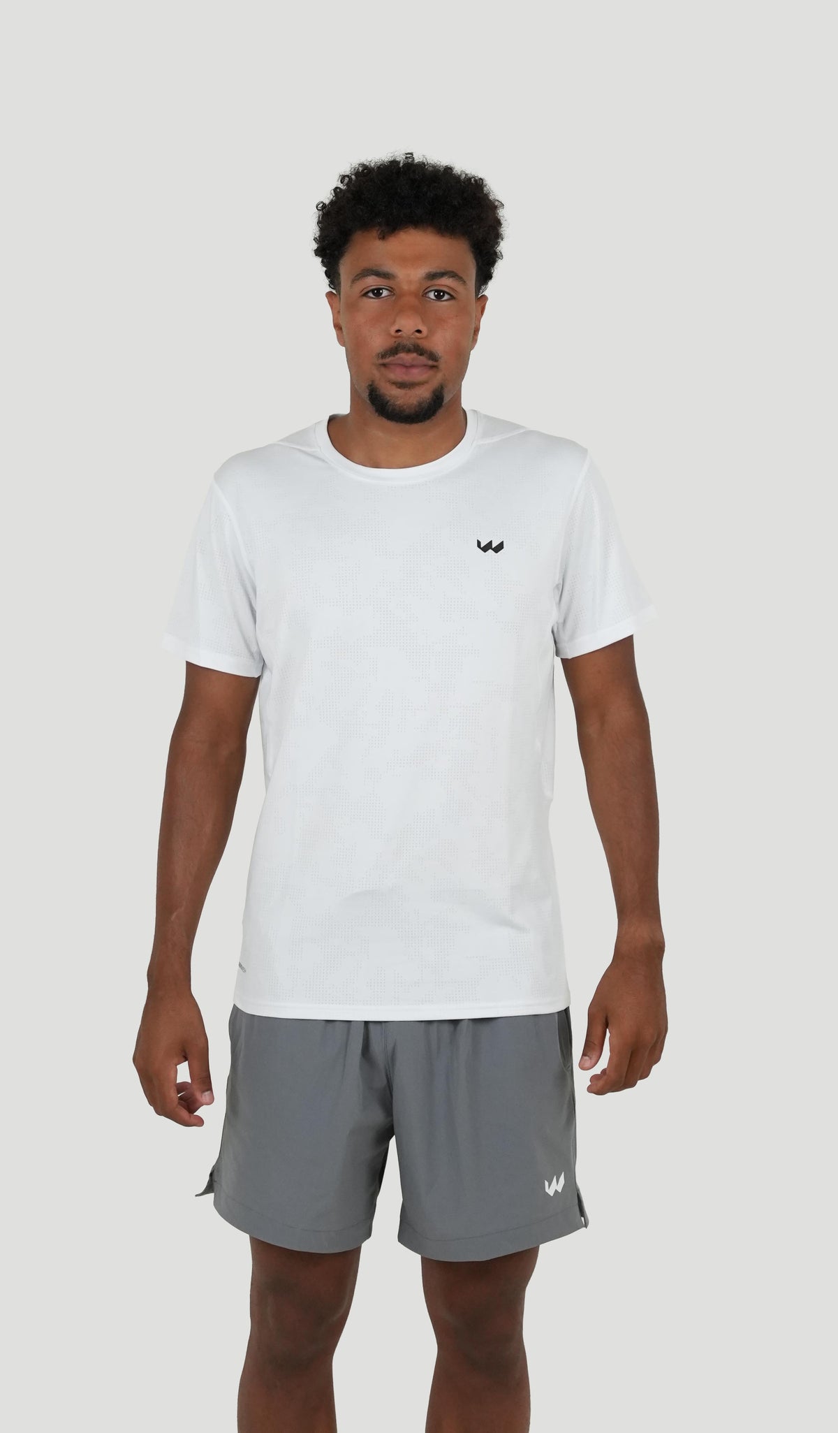 color:white